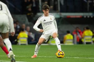 九游下载-居勒尔：在这个位置上感觉很舒服 上半场我们很好应对了对手压力