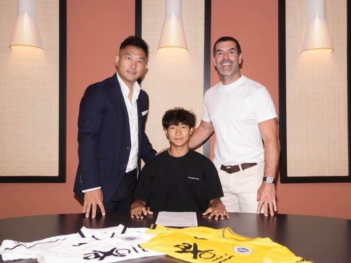 19岁新星刘昊雨正式转会加泰罗尼亚二级联赛国际巴塞罗那队