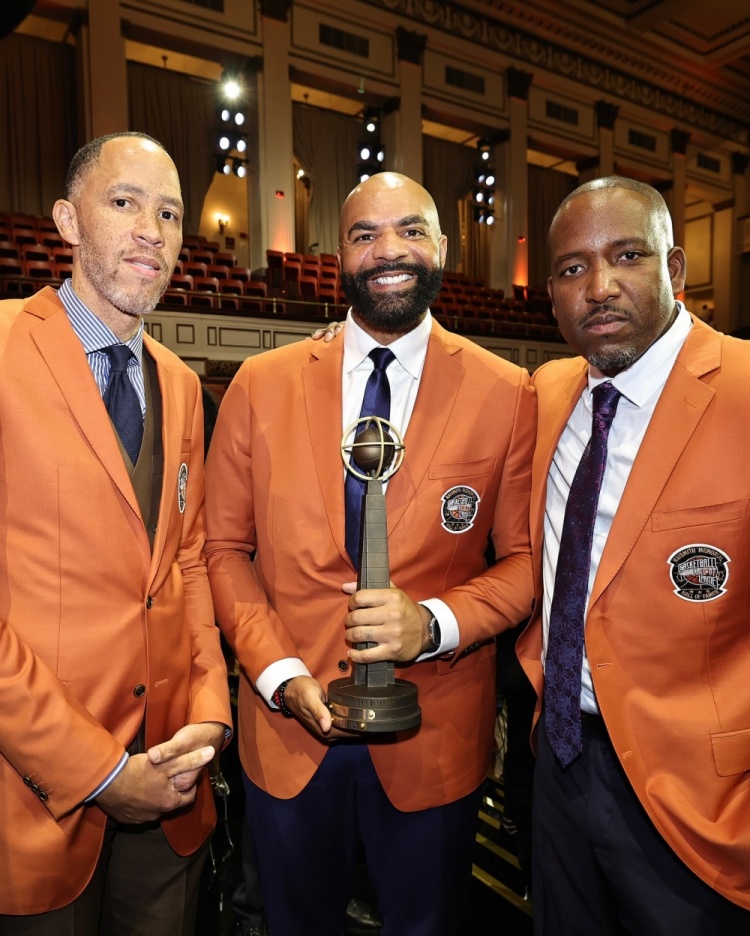 詹韦同框&amp;甜瓜魔兽获奖！NBA官方晒昨日名人堂现场照片