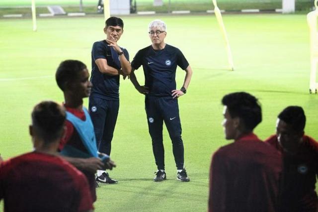 1710314223274005595.png 新加坡与国足同步展开备战 小仓勉带俩助手就位